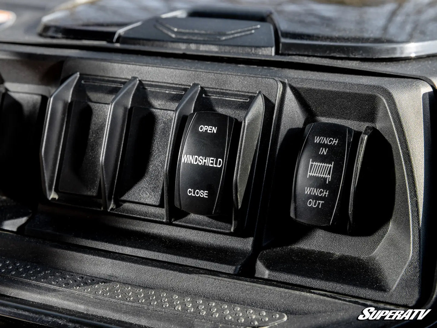 <tc>MaxDrive elektra atverčiamas priekinis stiklas, skirtas Maverick R</tc>