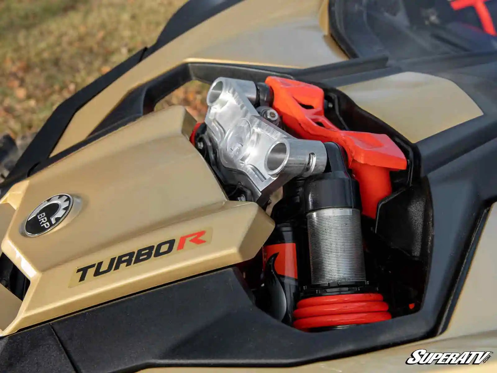 SuperATV, renfort de tour d'amortisseur en billettes pour <tc>Maverick</tc> X3