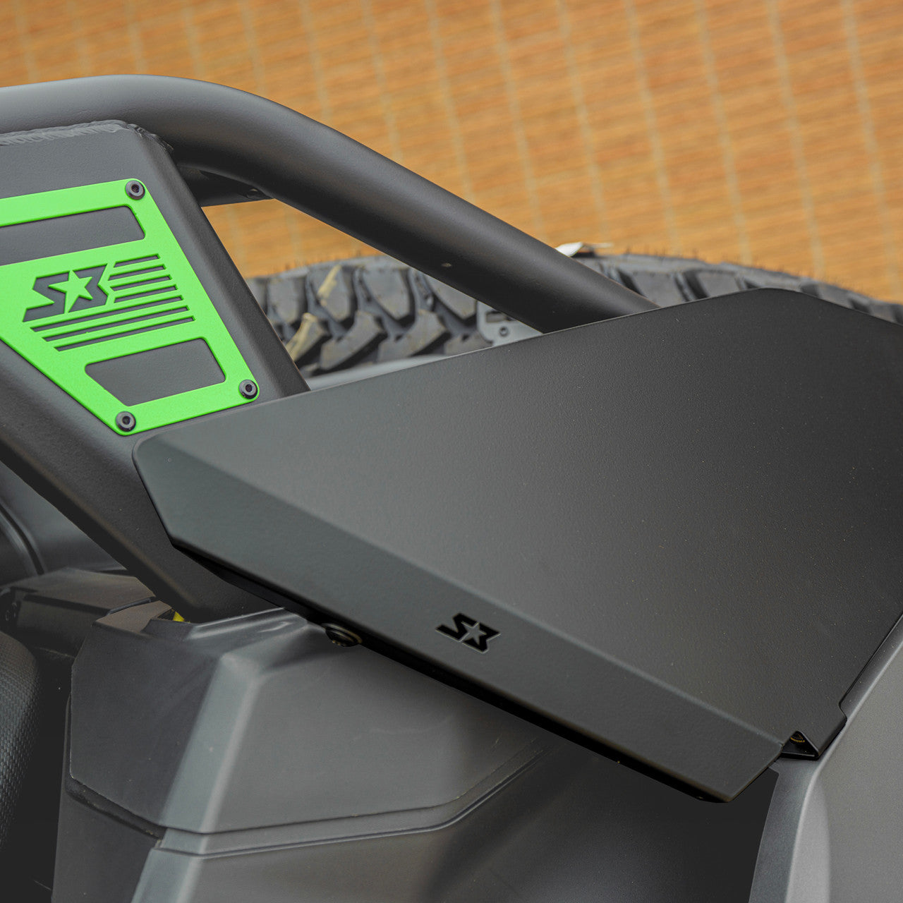 Номерные знаки для <tc>Maverick</tc> Р